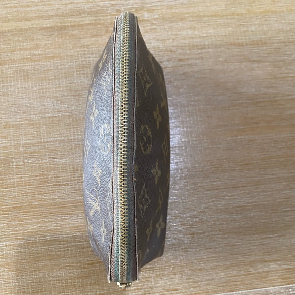 Louis Vuitton Cosmetic Bag - Picture 5 of 11